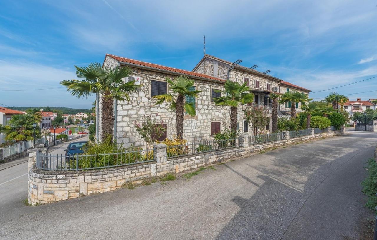 Studio Gordana With Terrace Funtana Exterior photo