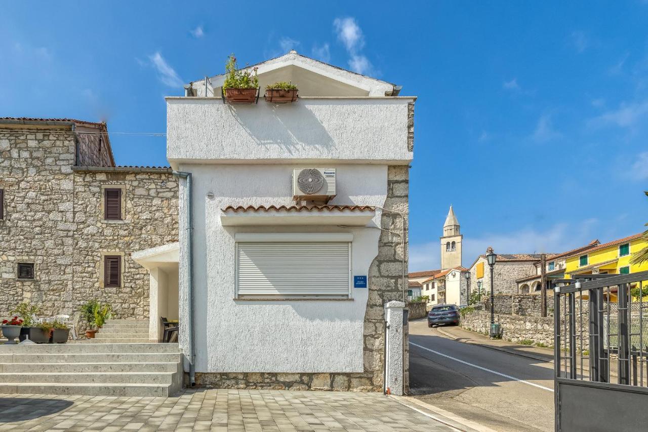 Studio Gordana With Terrace Funtana Exterior photo